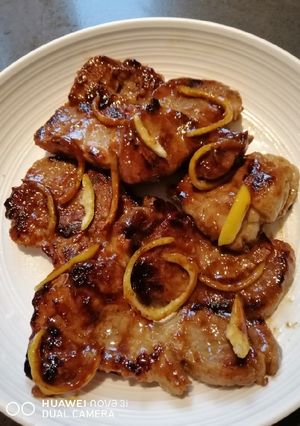 A picture of Lemon Pork Chops.