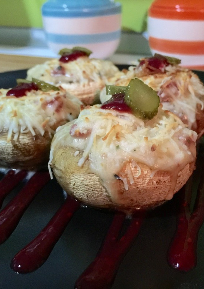 Una foto de Champiñones rellenos de jamón serrano