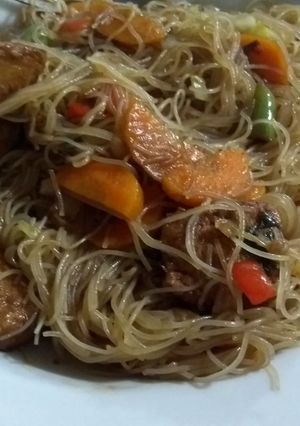 Una foto de Chow mean (fideos de arroz tipo wok)