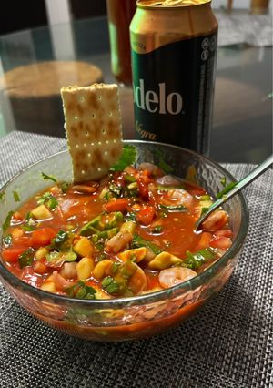 Una foto de Cóctel de Camarones Casero: Sabor a Domingo en Familia