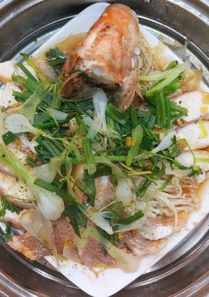 Hình của món Cá diêu hồng hấp nấm kim châm.