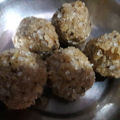 A picture of Roti ke Laddu.