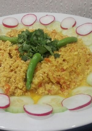 A picture of Khageena (egg dish).