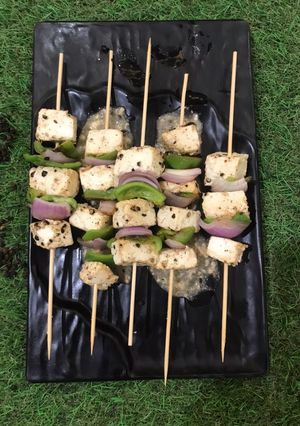 A picture of Paneer Kali Mirch Tikka.