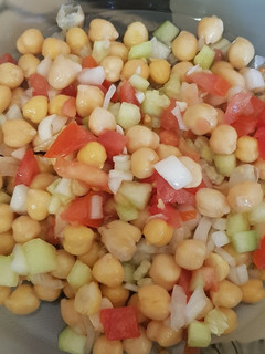 Una foto de Ensalada de garbanzos