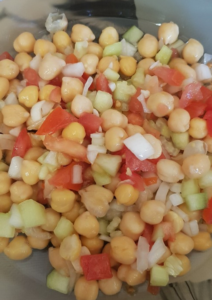 Una foto de Ensalada de garbanzos