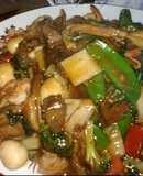 Tallarín saltado chifa