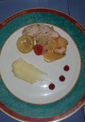 Una foto de Pollo con manzana y cerveza