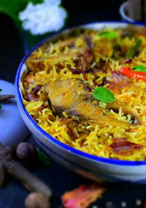A picture of Hilsa Biryani.