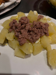 Una foto de Ensalada de papa, huevo, zanahoria y atún