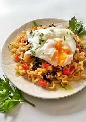 Foto resep Poached Egg (Telur Ceplok Rebus) dengan Mie Goreng