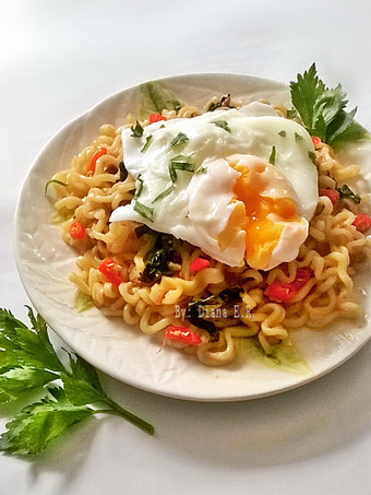 Anti Ribet, Bikin Poached Egg (Telur Ceplok Rebus) dengan Mie Goreng Bunda Pasti Bisa