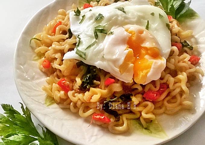 Resep Poached Egg (Telur Ceplok Rebus) dengan Mie Goreng