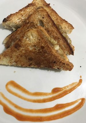 A picture of Potato cheese sandwich.