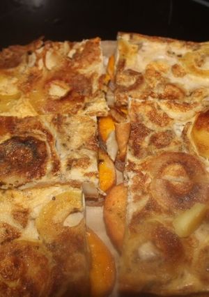 Una foto de Tortilla cuadrada de pera y manzana