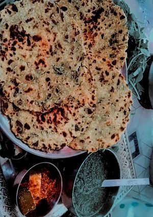 मेथी के थेपले (methi ke theple recipe in Hindi) रेसिपी मुख्य फोटो