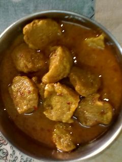 ग्रेवी वाली सोयाबीन की बड़ी (soyabean gravy badi recipe in hindi) रेसिपी मुख्य फोटो