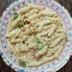 A picture of White sauce Pasta.
