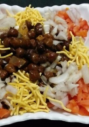 A picture of Chana chat.