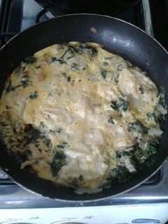 Una foto de Tortilla de acelga, queso gratinado y calabacín