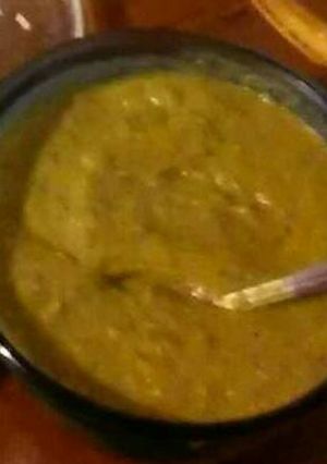 A picture of Poblano salsa verde.