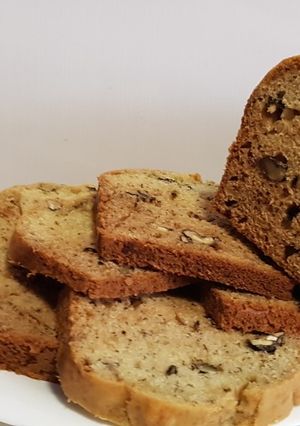O poză a rețetei Banana bread cu nuci și ciocolată.
