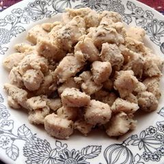 A picture of Mediterranean Style Bite-size Pan-fried Chicken.
