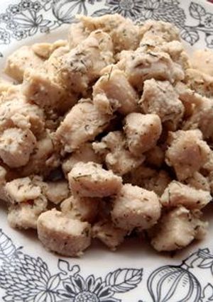 A picture of Mediterranean Style Bite-size Pan-fried Chicken.