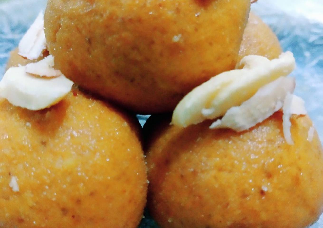 Besan ke laddu