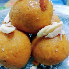 A picture of Besan ke laddu.