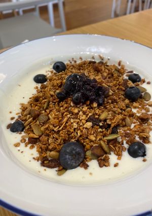 A picture of Granola Bowl.