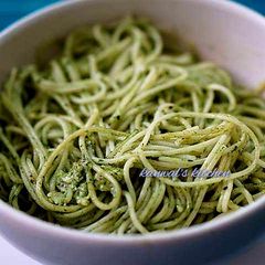 A picture of Spinach sauce spaghetti.