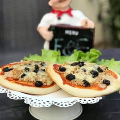 A picture of Pita pizza.