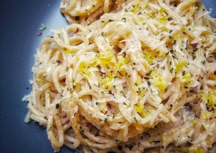 Steps to Prepare Favorite Creamy Lemon & Garlic Spaghetti