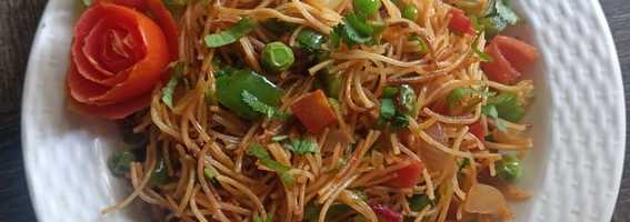 शेजवान फ्राइड वर्मिसेली उपमा 20 मिनट (Schezwan fried vermicelli upma recipe in Hindi)