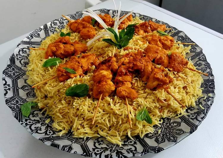 How to Prepare Favorite #CookpadApp Tomato pulao with bbq skewers