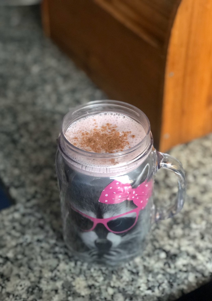 Una foto de Smoothie de arándanos y fresas🍓