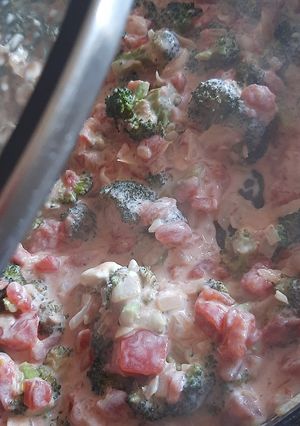 Una foto de Salsa de Brocoli, tomate y queso crema