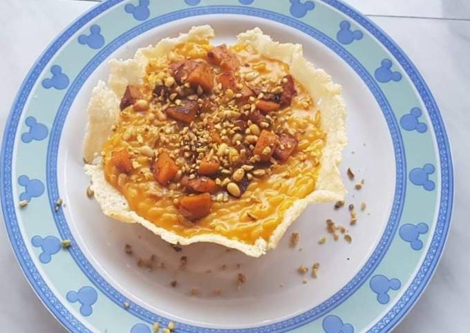 Modo semplice a Fai  Qualsiasi notte della settimana Risotto alla zucca in cestino di parmigiano