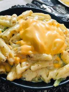 व्हाइट सॉस पास्ता (white sauce pasta recipe in Hindi) रेसिपी मुख्य फोटो