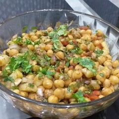 A picture of Chat patti channa chaat.