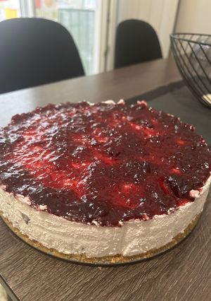 Φωτογραφία της συνταγής Πανεύκολο Cheesecake με μαρμελάδα βύσσινο🍒🍰