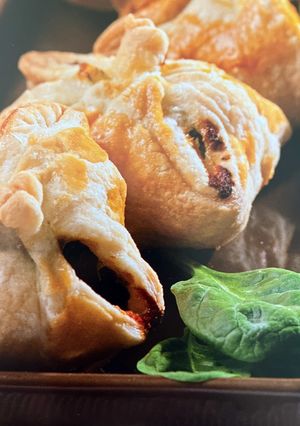 Zdjęcie przepisu Sakiewki ze szpinakiem i serem feta (Książka Thermomix).