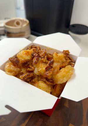 A picture of Honey Walnut Shrimp.