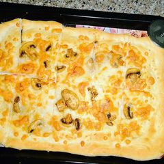 A picture of Truffle pizza tray.