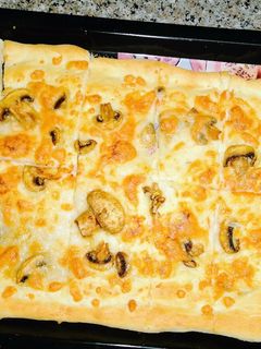 A picture of Truffle pizza tray.