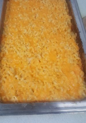 A picture of Party size mac and cheese.