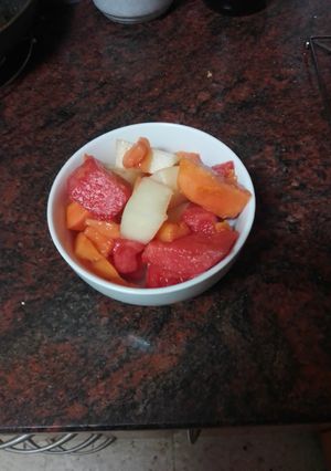Una foto de Macedonia de melón, sandía y papaya