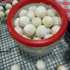 A picture of Putri Salju Keju Eggless.