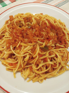 Una foto de Fideos con salsa bolognesa (vegano) 🍝